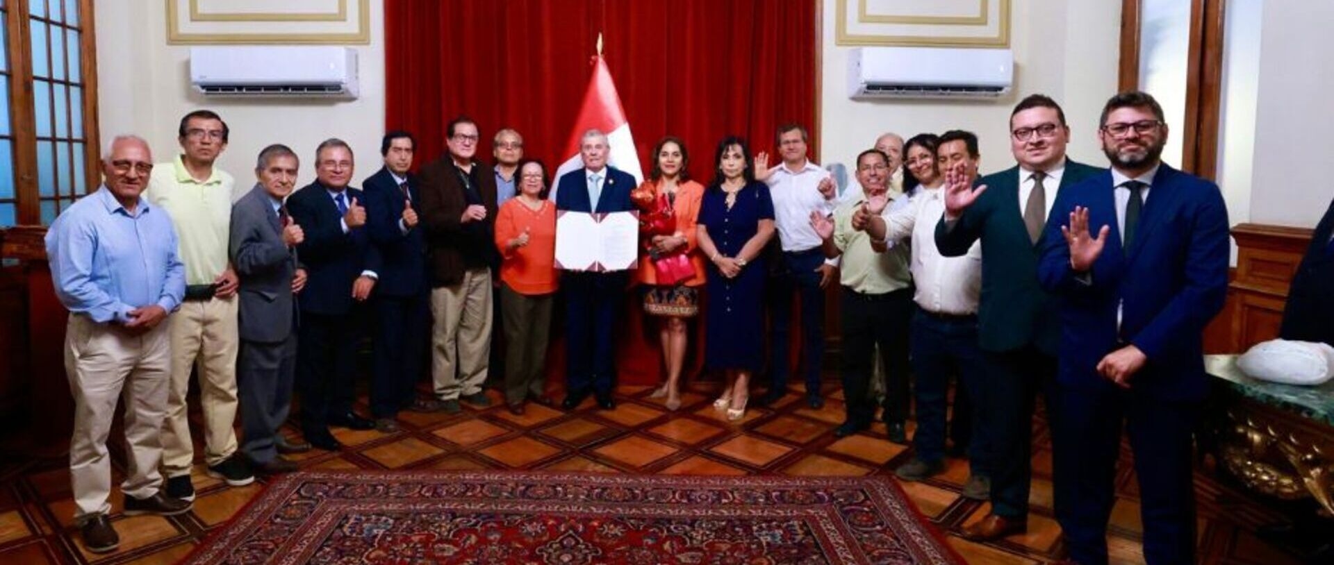 Congreso promulga ley que garantiza la continuidad académica de los docentes universitarios nombrados