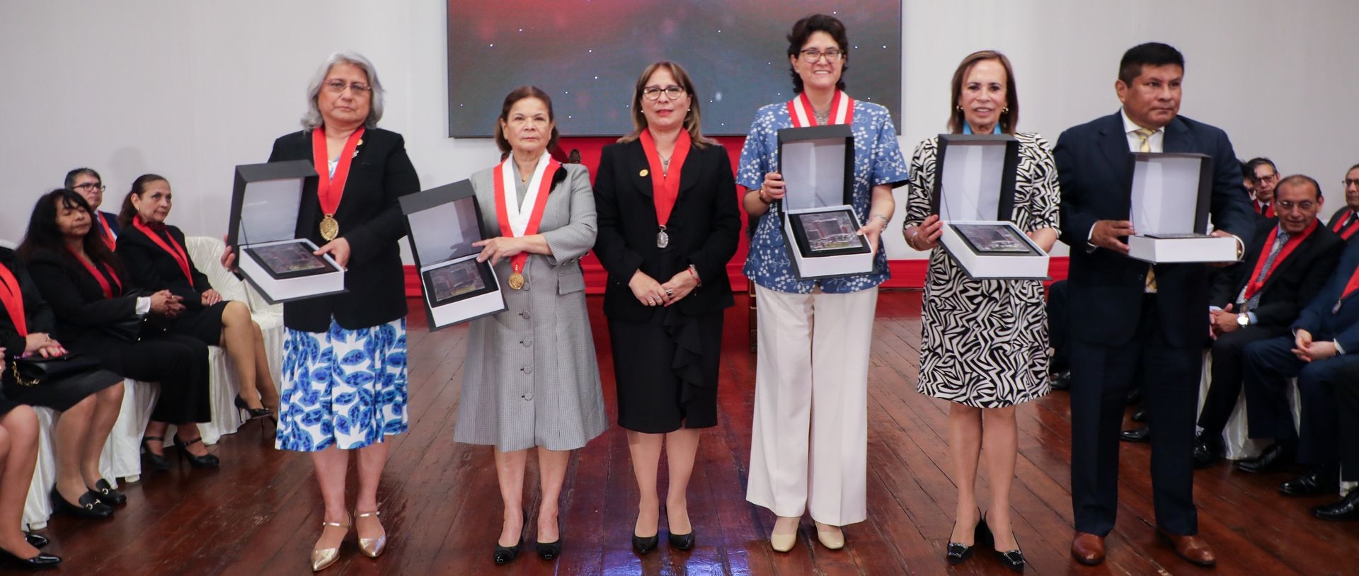 CSJL distingue a rectora Jeri Ramón Ruffner por su aporte al fortalecimiento académico del sistema judicial